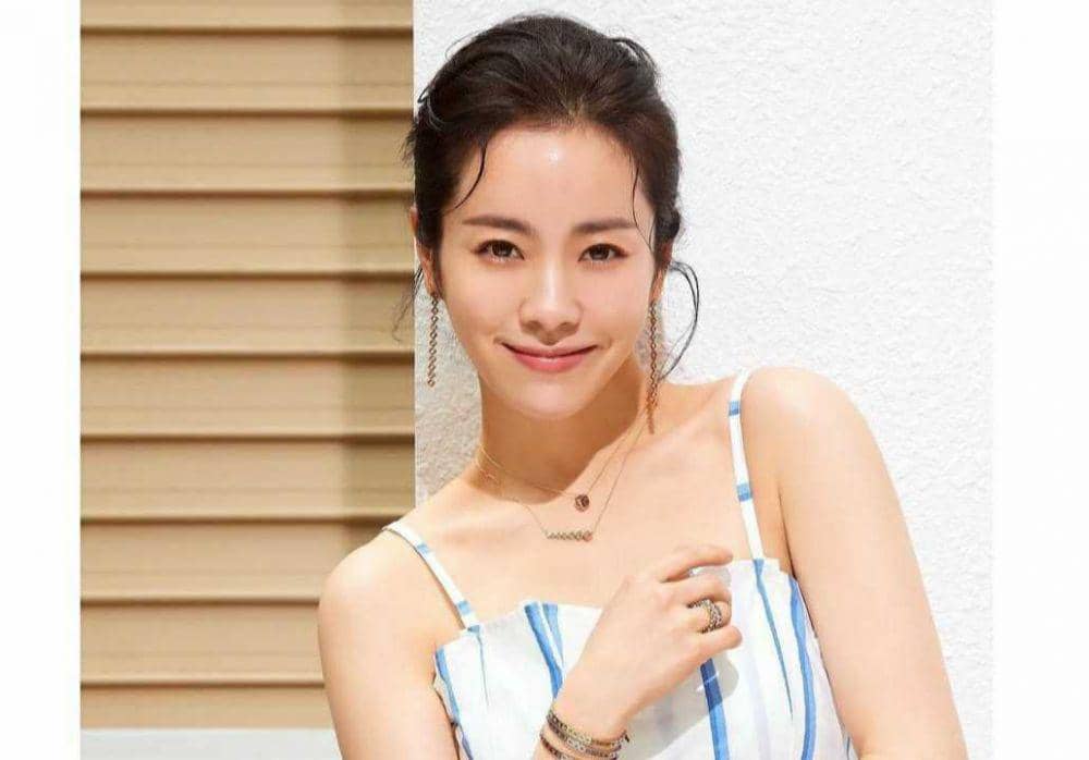 10 Potret Memesona Han Ji Min yang Bakal Comeback Film Baru