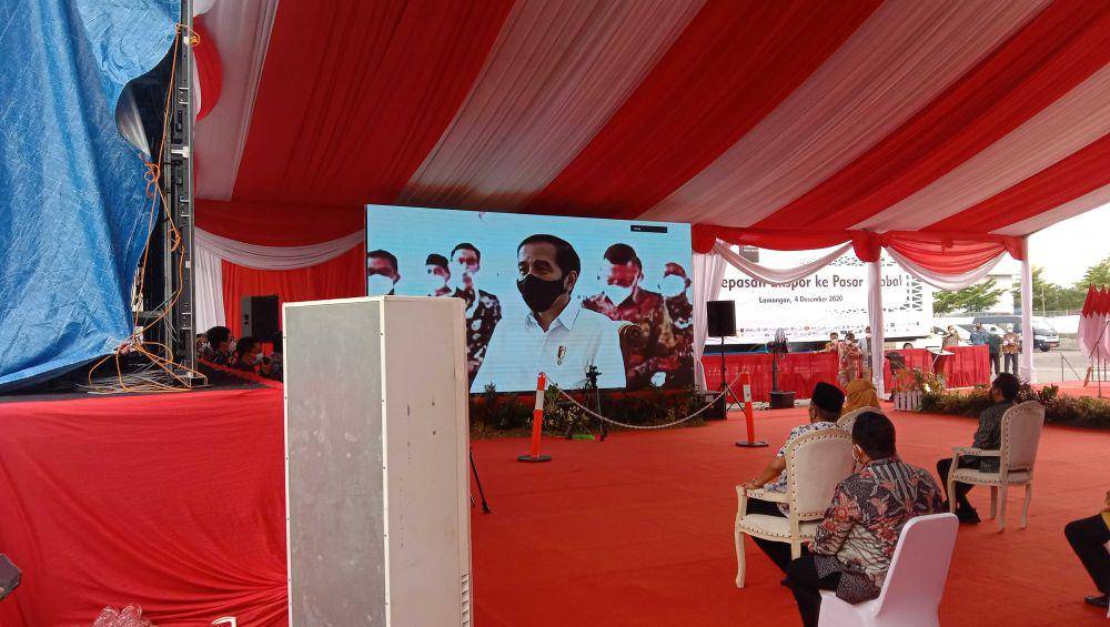 Jokowi melepas produk untuk diekspor. IDN Times/Imron