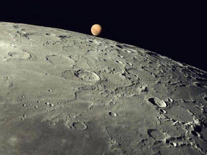 NASA akan beli material bulan seharga 25.001 dolar AS. Ilustrasi (instagram.com/spacelover.official)