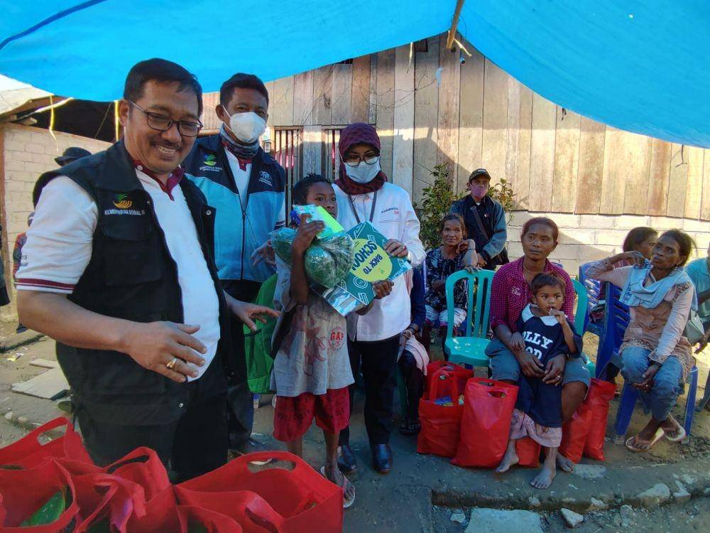 Kemensos salurkan bantuan ke korban tragedi Lembantonga (Dok. Kemensos)