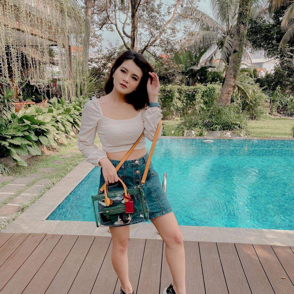 instagram.com/taniaputri1707/