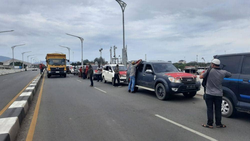 Massa melakukan konvoi di sejumlah ruas jalan di Kota Banda Aceh dalam memperingati milad Gerakan Aceh Merdeka (IDN Times/Saifullah)