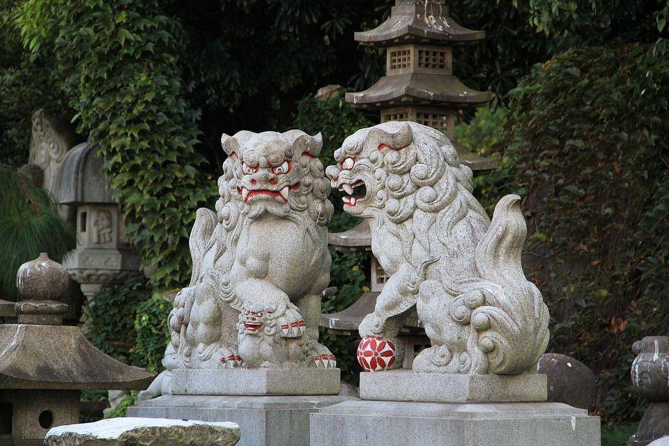 patung Komainu (yabai.com)