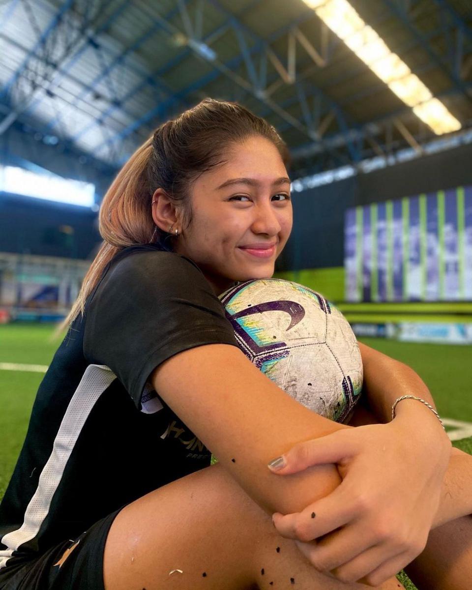 Dirumorkan Bakal Gabung Arema FC Putri, 10 Pesona Zahra Muzdalifah