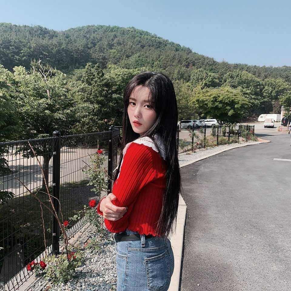 instagram.com/official_izone