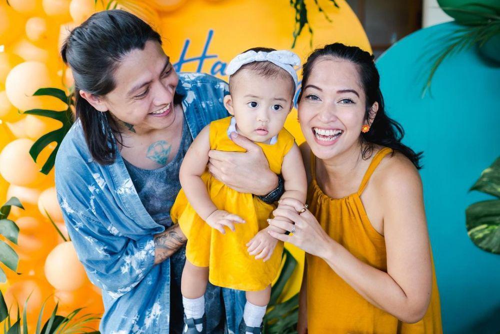 Nikmati Peran Baru, 10 Potret Keibuan Anneke Jodi Asuh Baby Hagia
