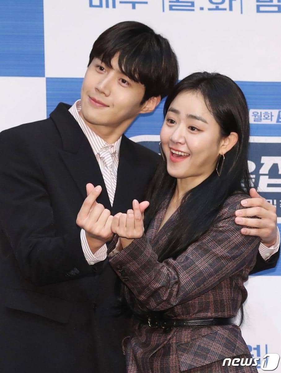 twitter.com/@theseoulstory