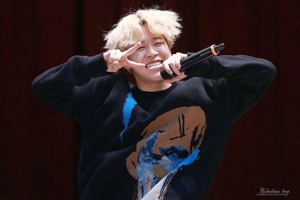 10 Potret Menawan Jimin BTS Kenakan Oversized Outfit, Bikin Meleleh!