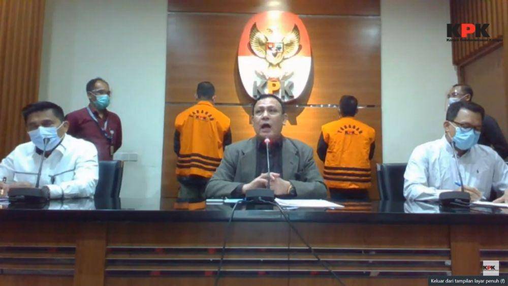 Ketua KPK Firli Bahuri dalam konferensi pers penahanan tersangka dugaan kasus korupsi pengadaan Bansos COVID-19 (YouTube/KPK RI)