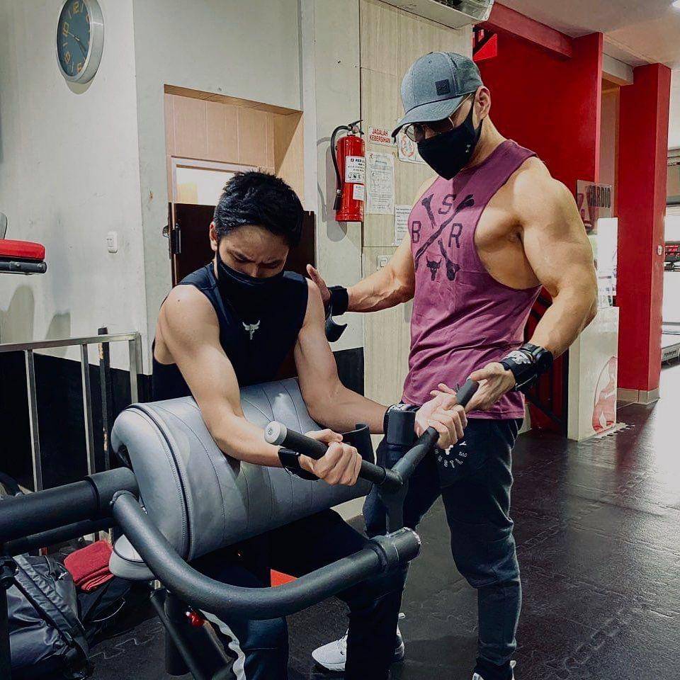 instagram.com/azkacorbuzier