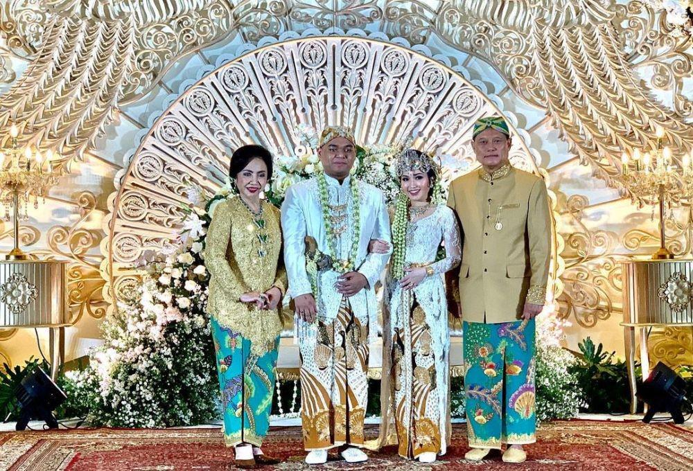9 Dekorasi Bernuansa Emas di Pernikahan Audrey, Putri Mario Teguh