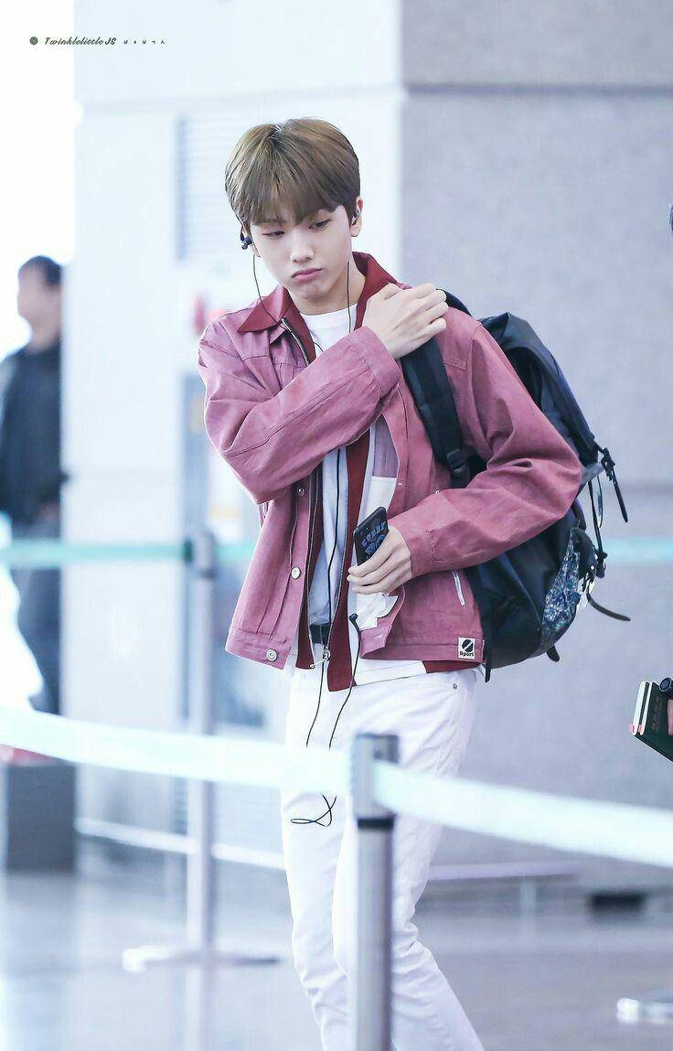 Ilustrasi airport style member NCT Dream (twitter.com/chenleinclover)
