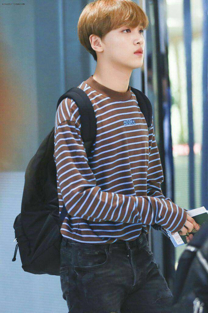 Ilustrasi airport style member NCT Dream (instagram.com/nct_dream)