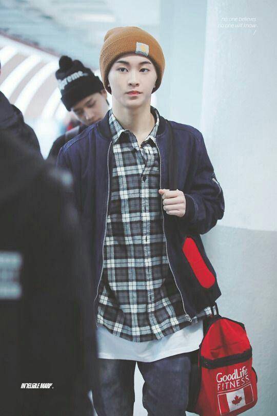 Ilustrasi airport style member NCT Dream (instagram.com/nct_dream)