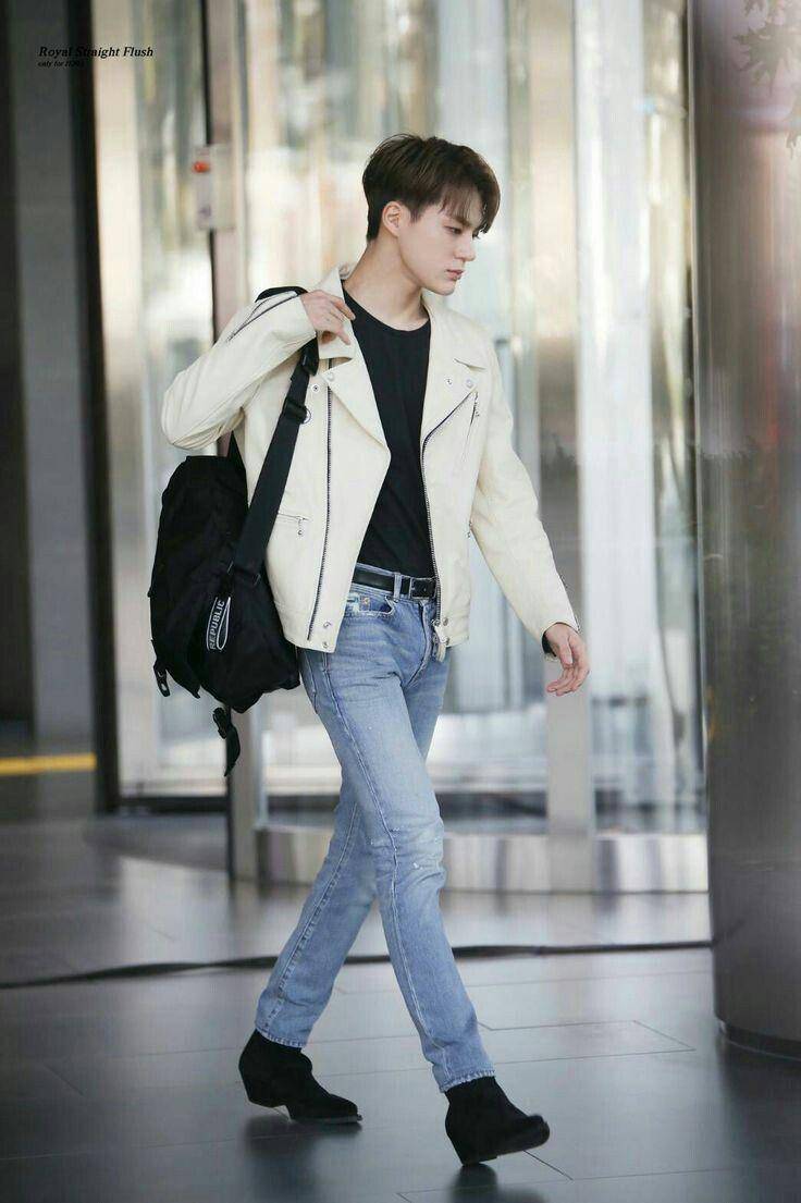 Ilustrasi airport style member NCT Dream (instagram.com/nct_dream)