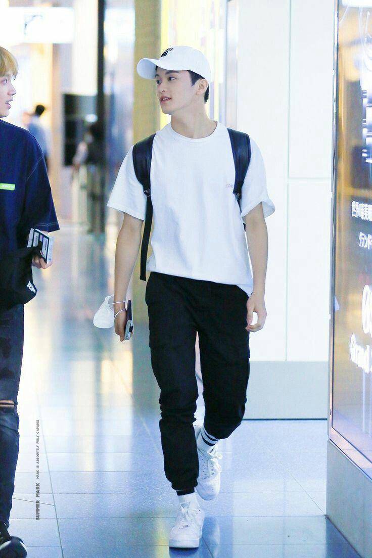 Ilustrasi airport style member NCT Dream (instagram.com/nct_dream)