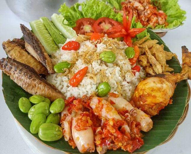 Nasi liwet daun jeruk (instagram.com/deviirwantari)