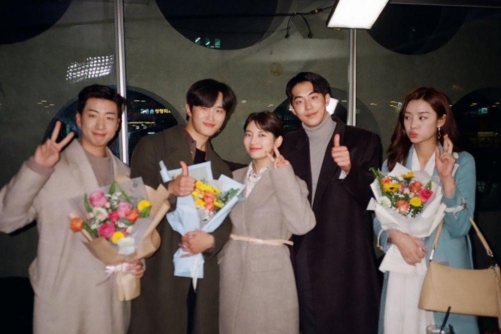 Suzy cs Pamit, 10 Potret Perpisahan Aktor Start-Up Bikin Gagal Move on