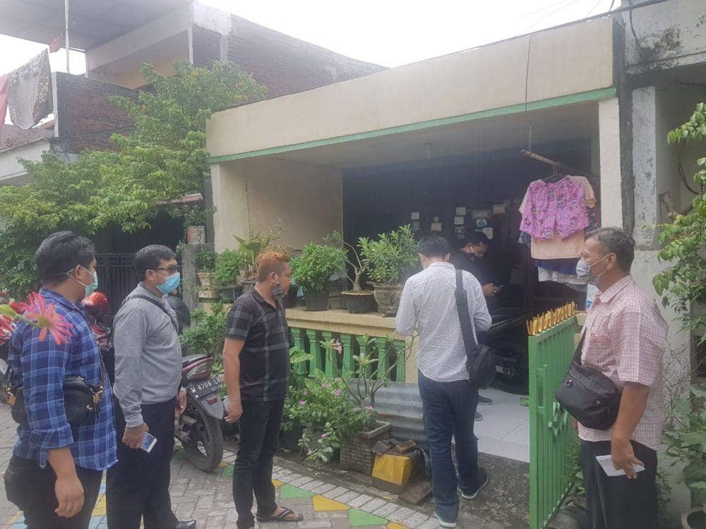 Polisi mendatangi rumah Ketua KIPP Jatim yang mendapatkan teror penggalan kepala kambing. IDN Times/Dok. Istimewa
