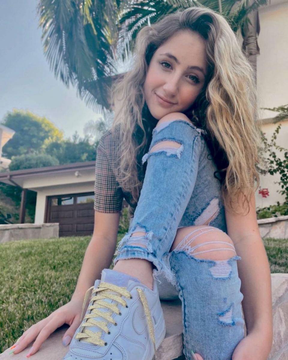 instagram.com/avakolker