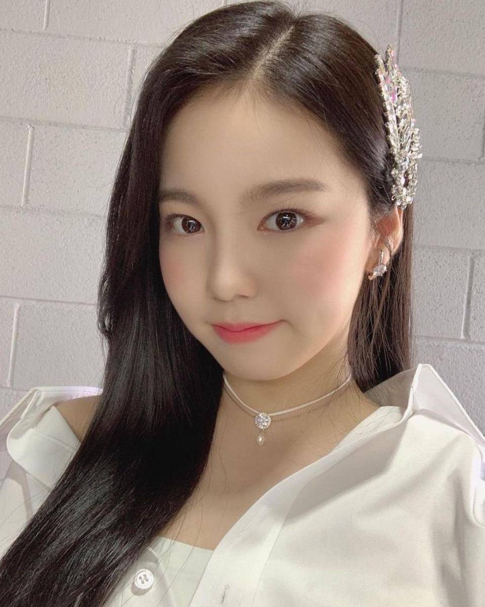 instagram.com/niziu_artist_official