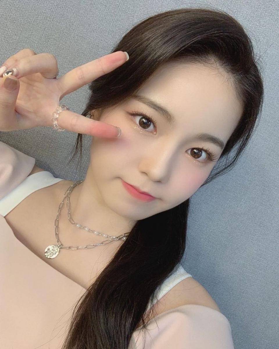 instagram.com/niziu_artist_official