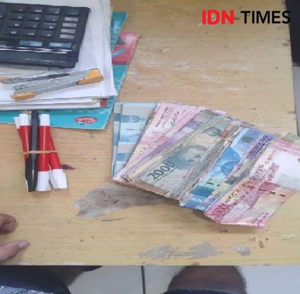 Ilustrasi barang bukti togel tersangka. (IDN Times Istimewa)