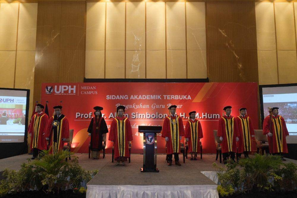 Pengukuhan Guru Besar Kampus UPH Medan (Dok. IDN Times)