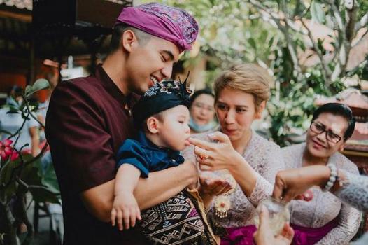10 Momen Haru nan Bahagia Prosesi Otonan Baby Kai Putra Westny DJ