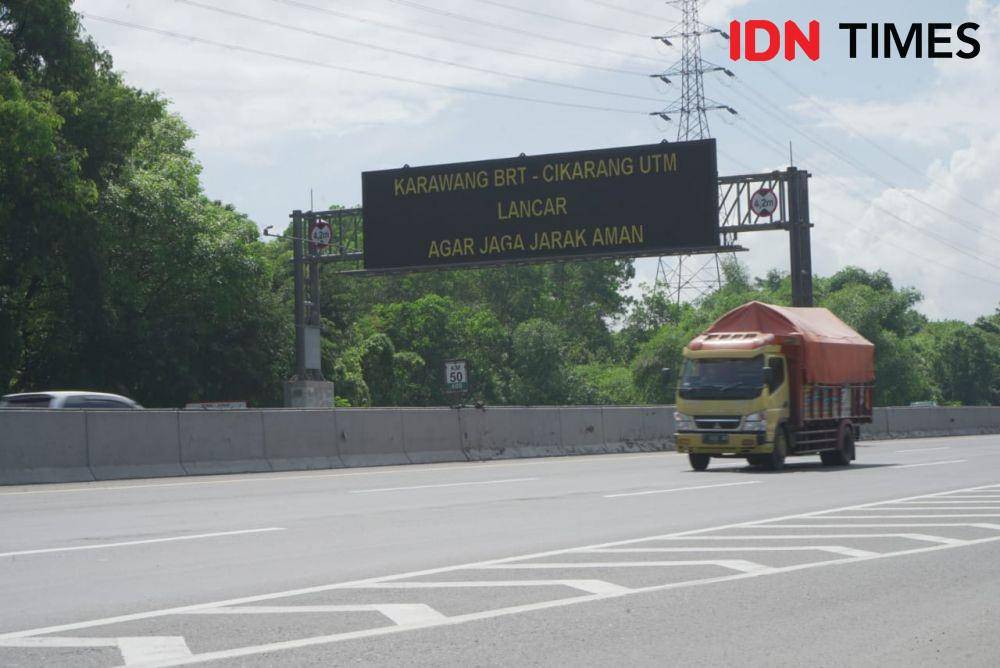 Tol Jakarta Cikampek KM 50 Karawang, Jawa Barat (IDN Times/Reynaldy Wiranata)