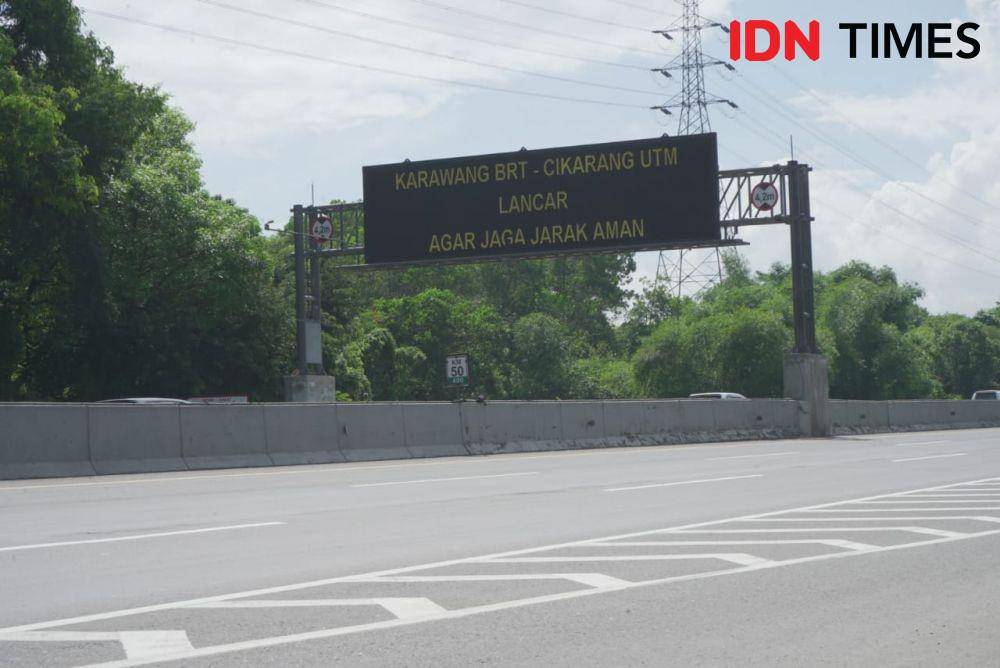 Tol Jakarta Cikampek KM 50 Karawang, Jawa Barat (IDN Times/Reynaldy Wiranata)