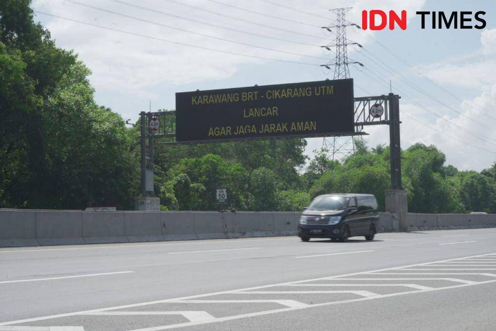 Tol Jakarta Cikampek KM 50 Karawang, Jawa Barat (IDN Times/Reynaldy Wiranata)