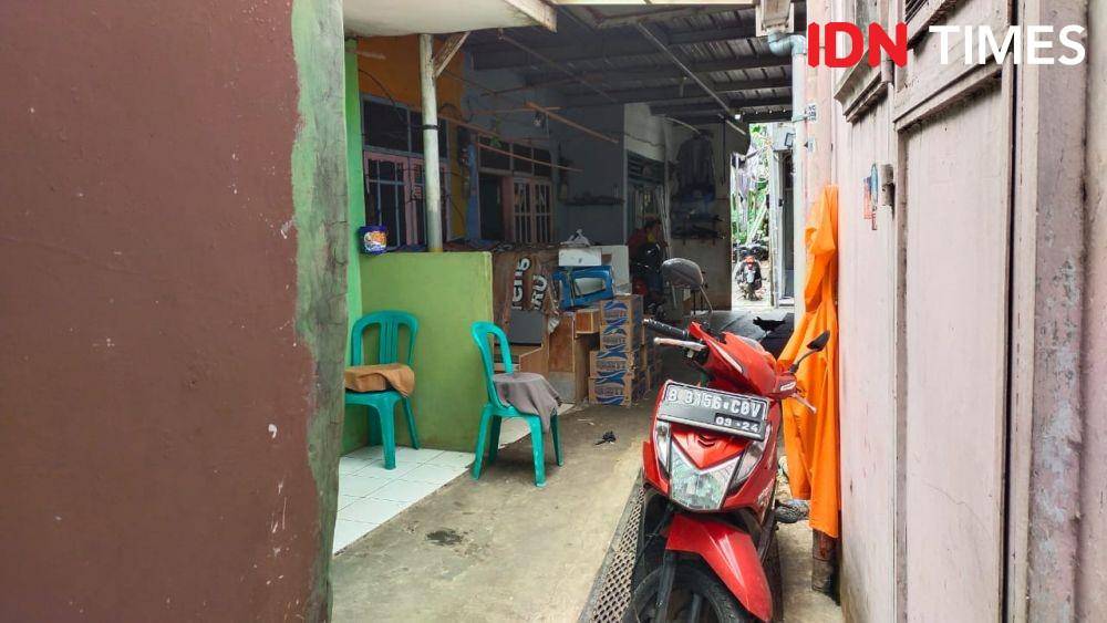 Suasana rumah duka almarhum anggota FPI, Andi Oktiawan di Duri Kosambi, Jakarta Barat (IDN Times/Shemi)