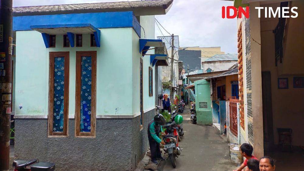 Suasana rumah duka almarhum anggota FPI, Andi Oktiawan di Duri Kosambi, Jakarta Barat (IDN Times/Shemi)