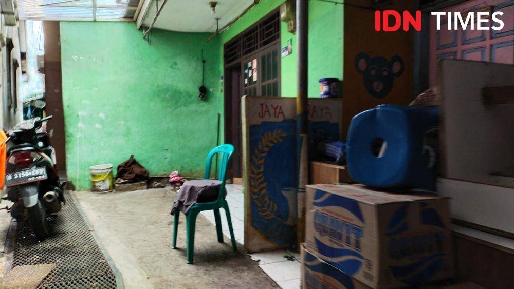Suasana rumah duka almarhum anggota FPI, Andi Oktiawan di Duri Kosambi, Jakarta Barat (IDN Times/Shemi)