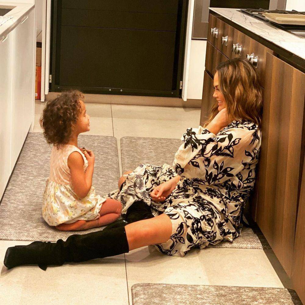 Instagram.com/chrissyteigen