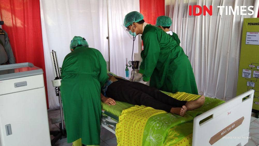 Simulasi vaksinasi COVID-19 di Kesehatan Daerah Militer (Kesdam) IX/Udayana (IDN Times/Ayu Afria)