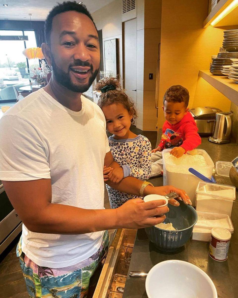 Instagram.com/chrissyteigen