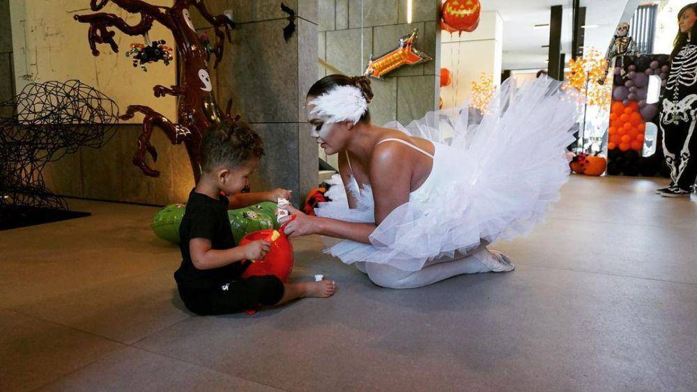 Instagram.com/chrissyteigen