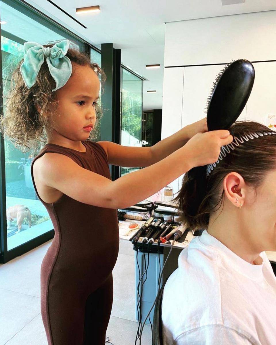 Instagram.com/chrissyteigen