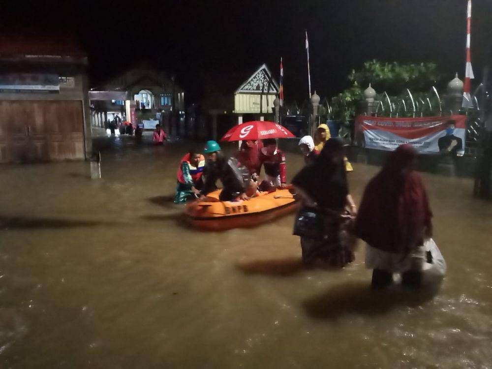 Kondisi perkampungan yang dilanda banjir di Aceh (IDN Times/BPBA)