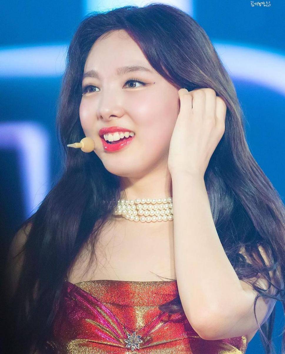 instagram.com/nayeon.site