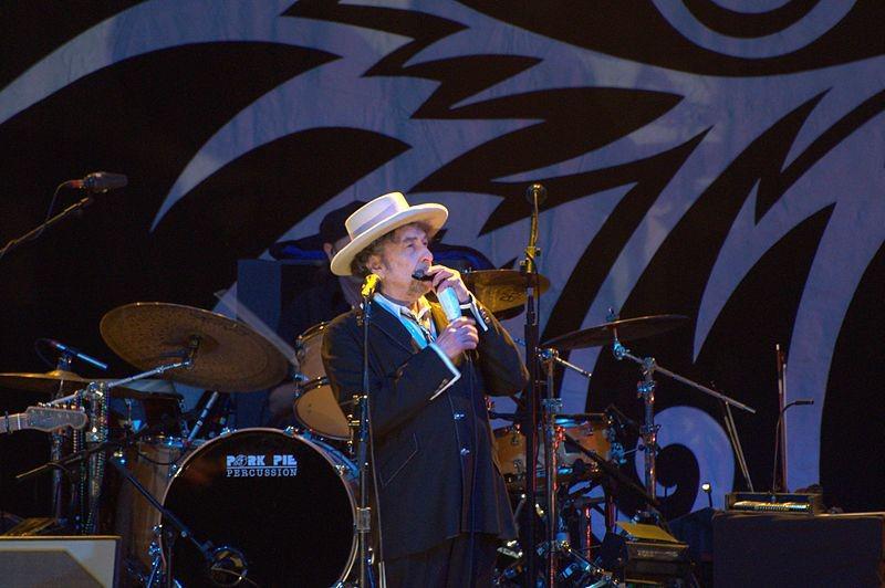 Bob Dylan Menjual Seluruh Katalog Lagunya ke Universal