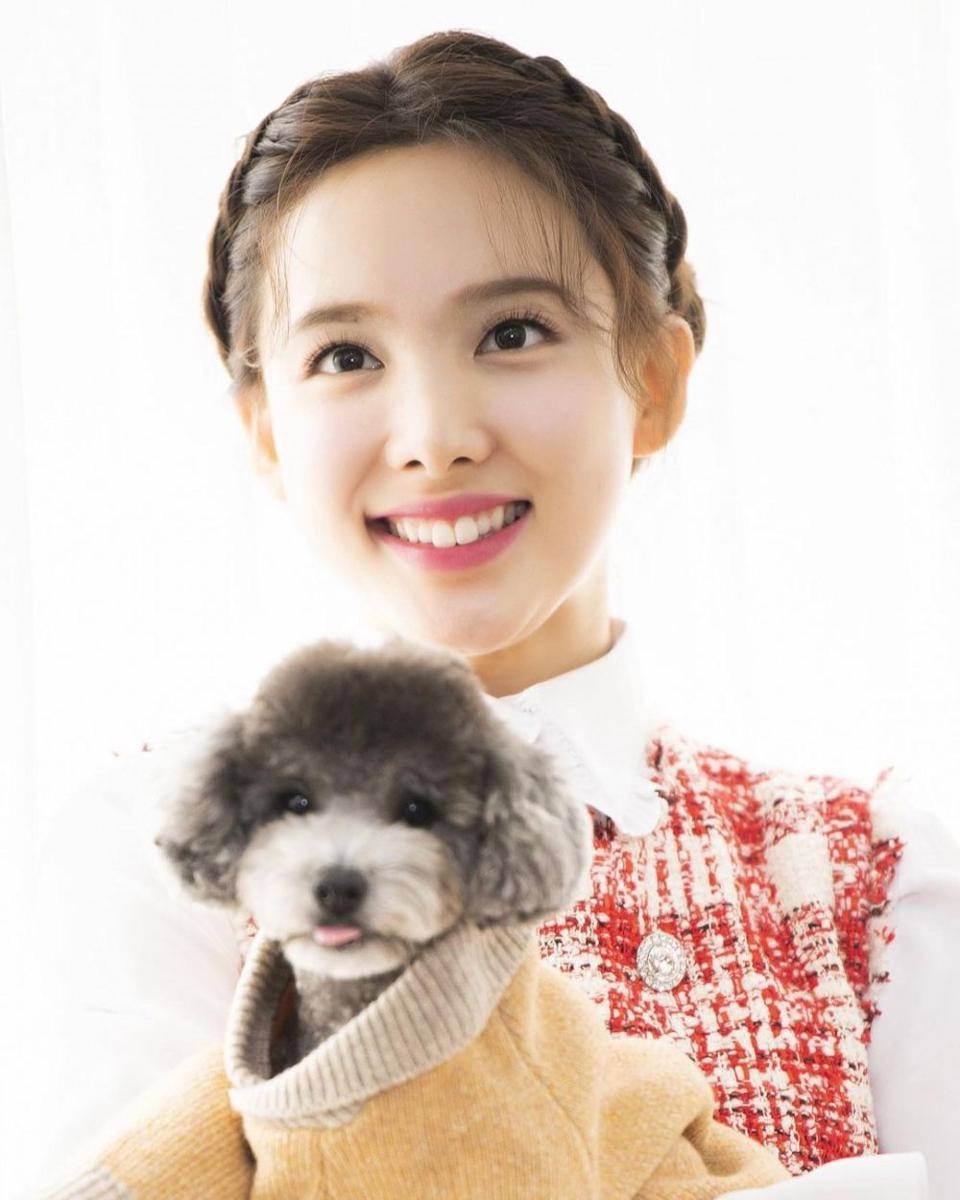 instagram.com/nayeon.site
