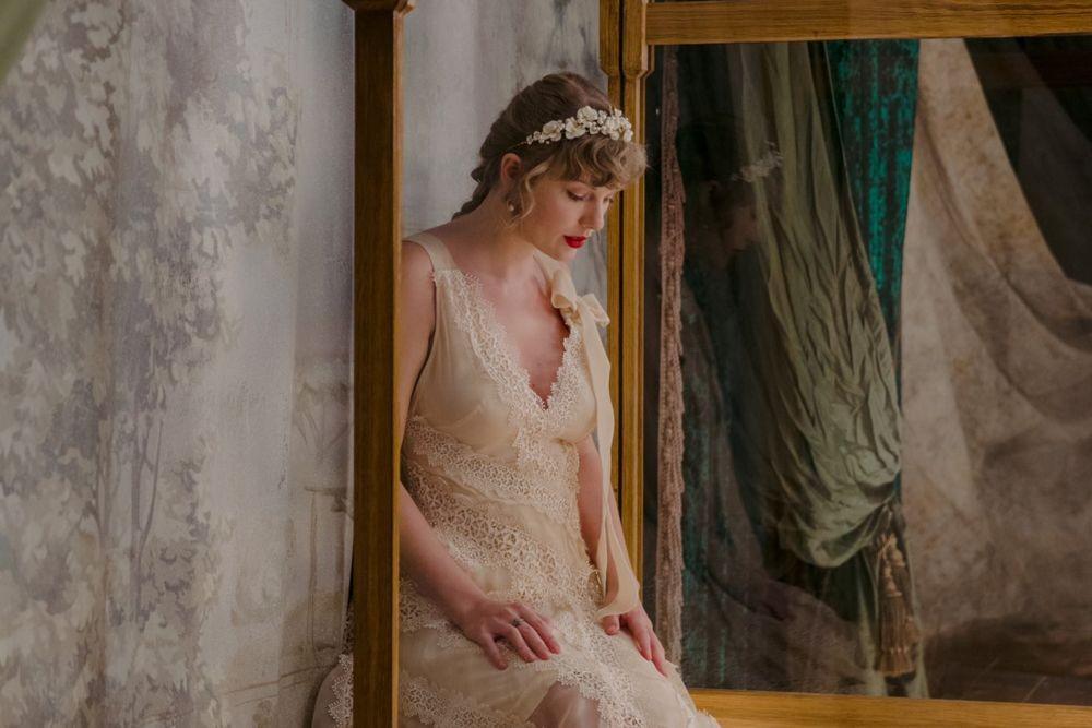 Kejutkan Fans, 5 Fakta Album Baru Taylor Swift 'Evermore'