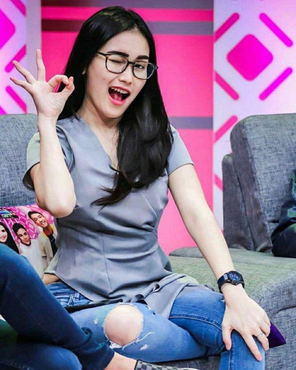 instagram.com/ayutingting92