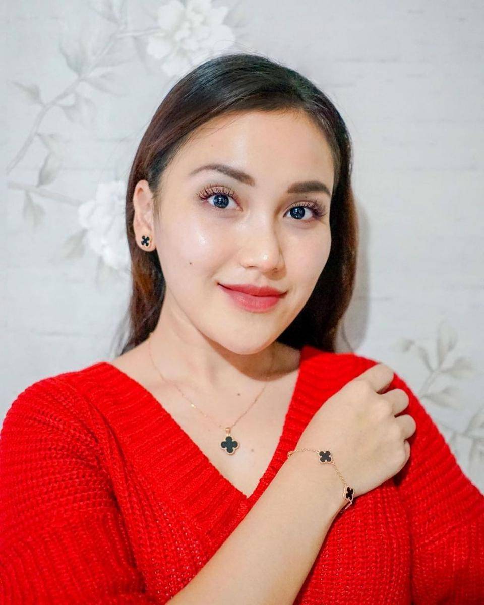 instagram.com/ayutingting92