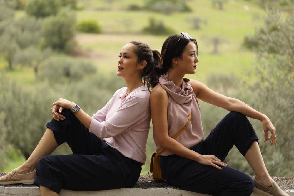 Sibling Goals, 10 Potret Cathy Sharon dan Julie Estelle Bak Sahabat