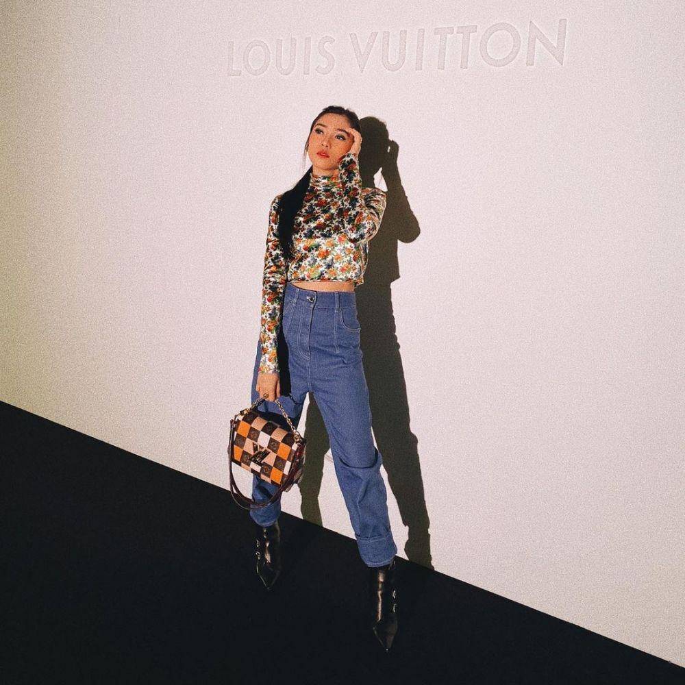 instagram.com/isyanasarasvati