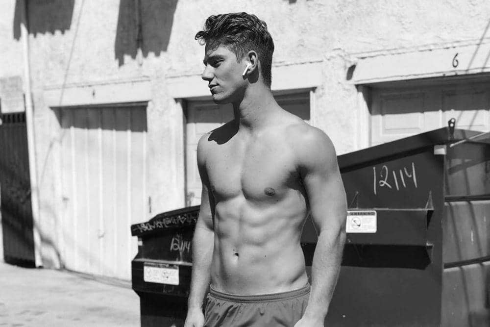 Main di Film Netflix 'The Prom', 9 Potret Nico Greetham yang Hot Abis!